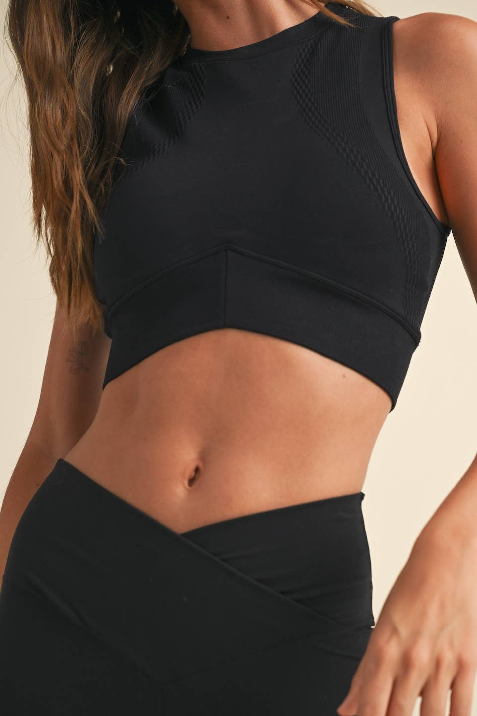 Seamless Crop Tank: Black / M